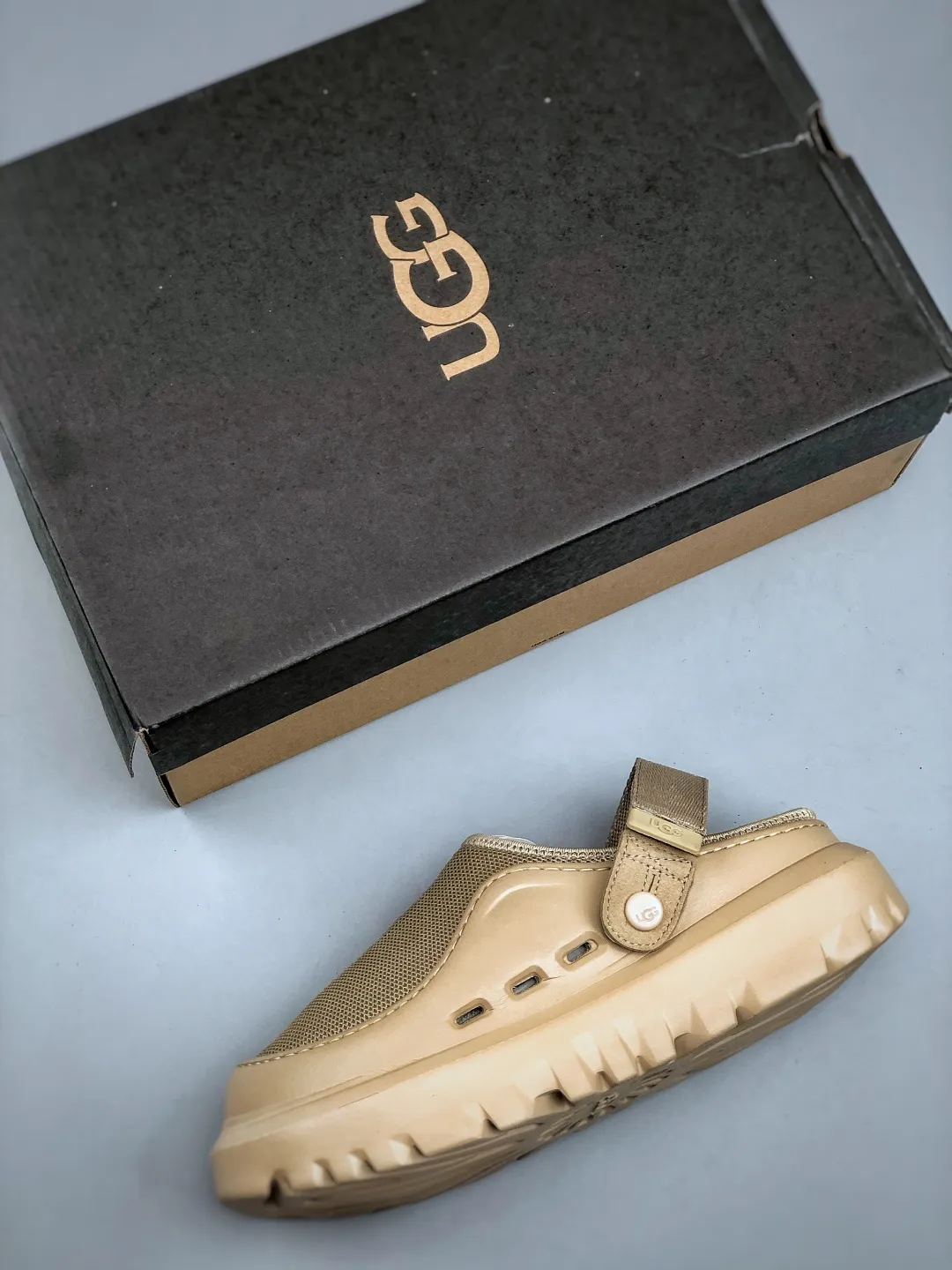 💰440 support store L/UGG summer new snow answer SKTA classic simple, comfortable and versatile, fashionable and casual, thick sole, comfortable, lightweight and breathable clog shoes, silent, wear-resistant and anti-wear. It is a vitality bomb in summer, full of youthful vitality, mesh material is breathable and light, super cool to wear in summer. Adjustable buckle design, convenient and considerate. The thick sole is non-slip and makes walking stable. Whether you are playing on the beach or strolling in the city streets, it can make you full of energy and become the center of attention ~ Size: 38-44